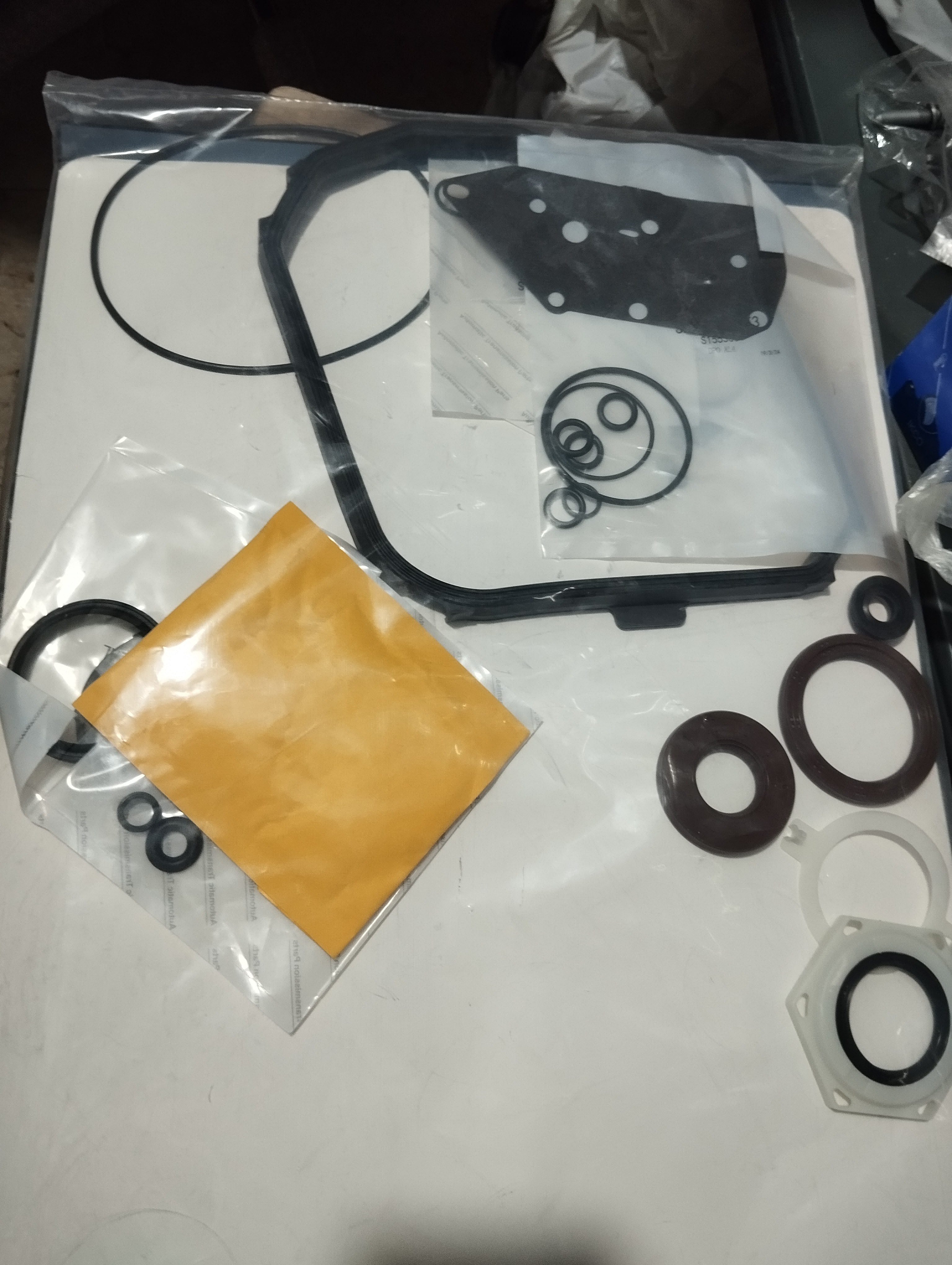 کیت پک ارینگ اورینگ کاسه نمداورهال اورحال گیربکس آ ال فورal4 پژو 206 207 مگان ساندرو با رینگ 6 تیکه کربن