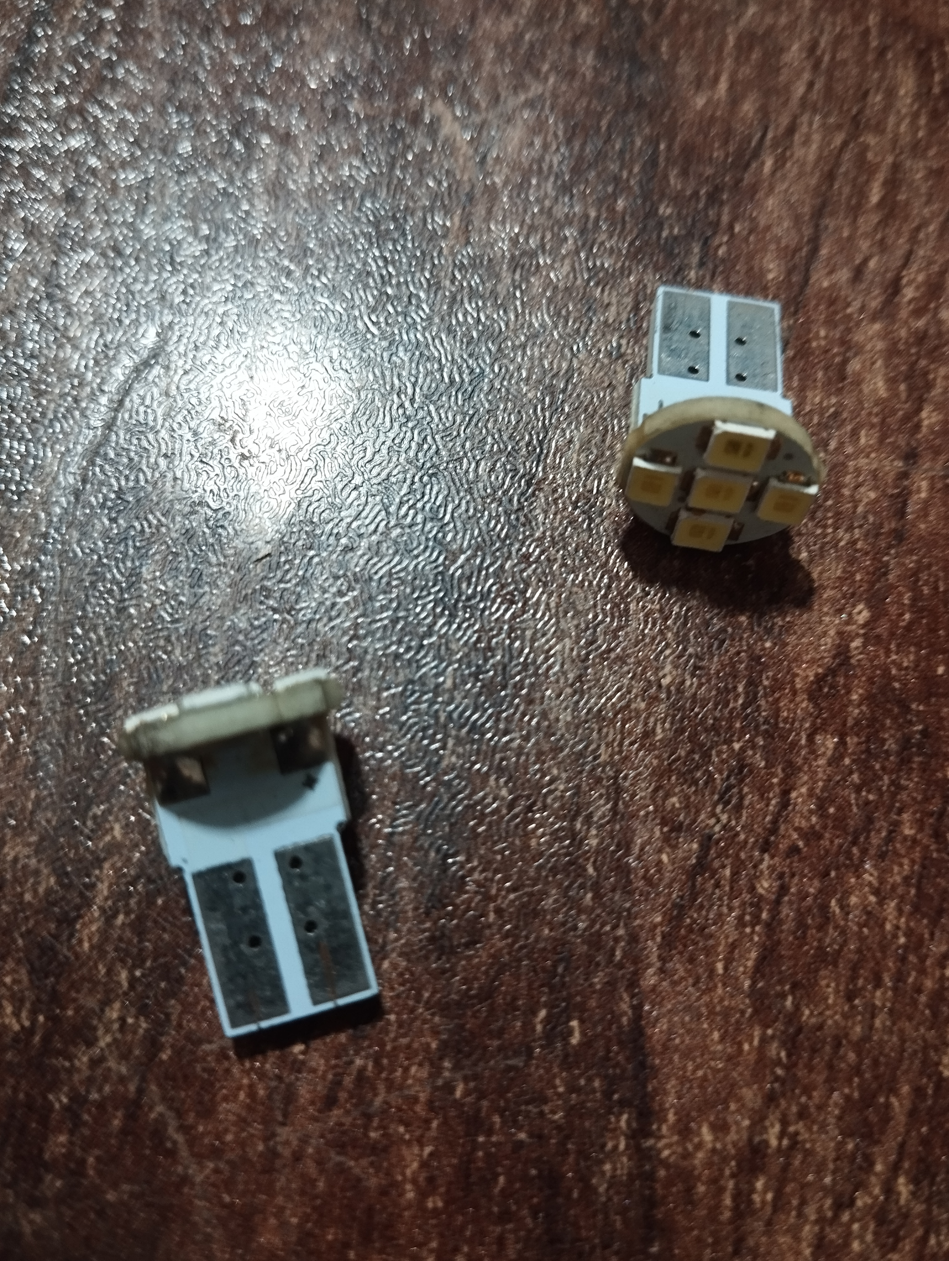 لامپ ال ای دی LED نور پایین چراغ  پژو 405 سالم جفتی کم کارکرد